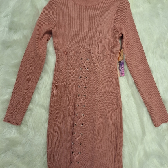 Pink champagne Almost Famous bodycon dress- Rue 21- New with tags Sz 1x - Picture 2 of 4